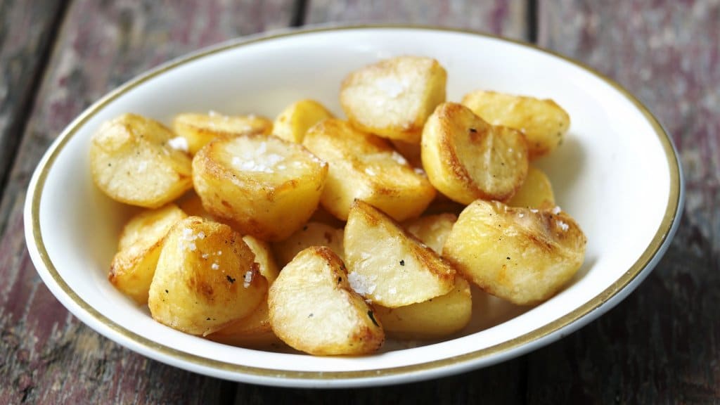 How to cook delicious and flavoursome roasted potato? - Bluehomediy